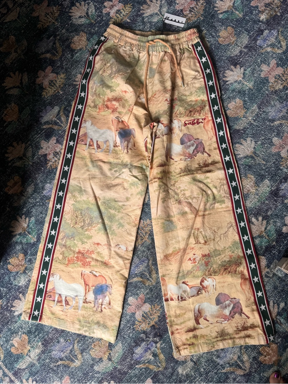 Women’s Printed Wide-Leg Pants in Mustard with Star-Trim - Picture 4 of 15